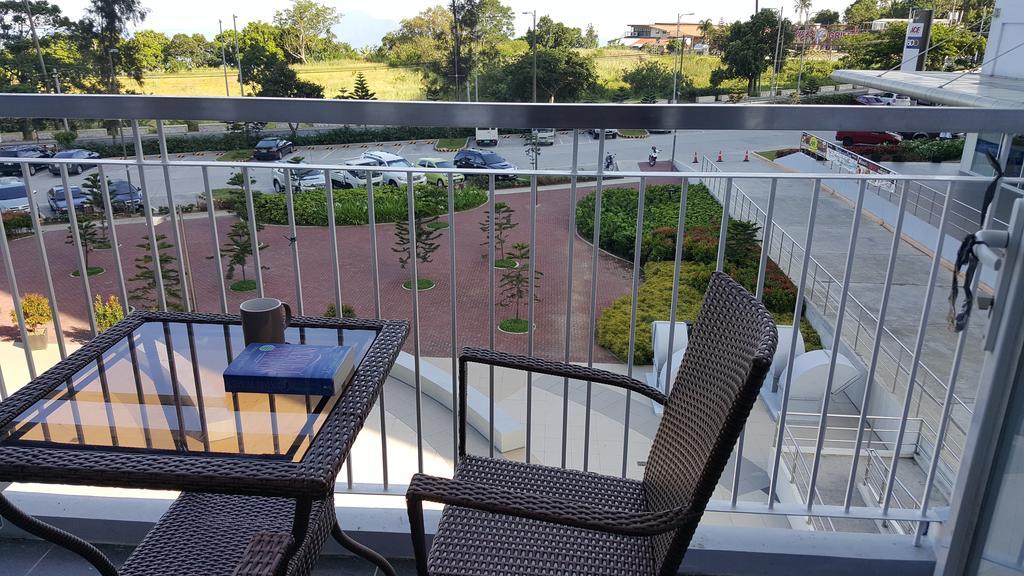 Relaxing Wind Apartment Tagaytay City Exterior photo